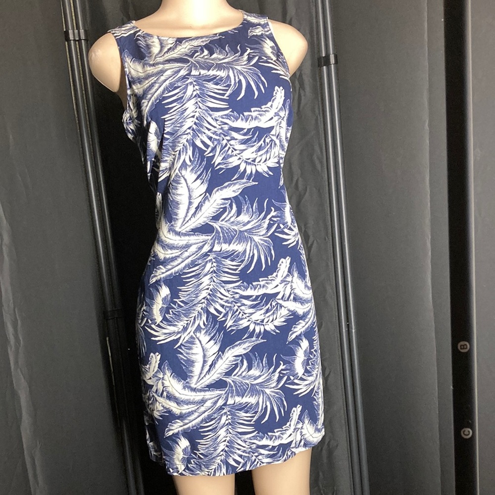 Elegant Blue and White Leaf Print Dress